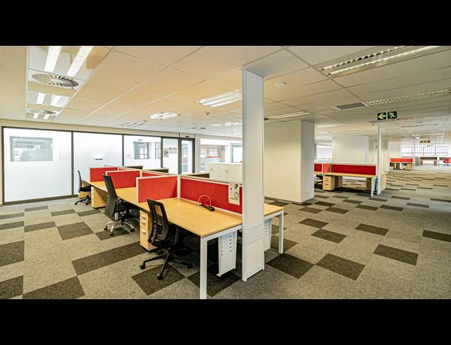 1,552M² OFFICE TO LET IN FERNDALE